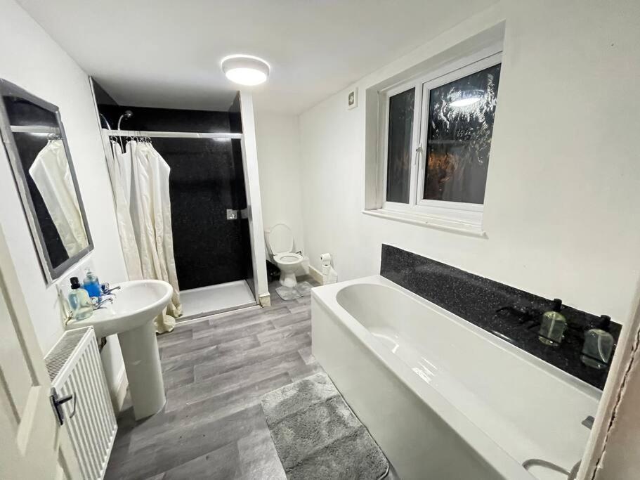 30 Percent Off Weekly Stays - 6 Bedroom House - 11 Beds Blackpool Exterior photo