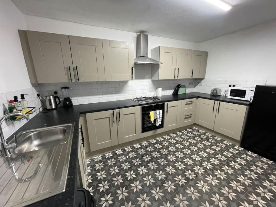30 Percent Off Weekly Stays - 6 Bedroom House - 11 Beds Blackpool Exterior photo