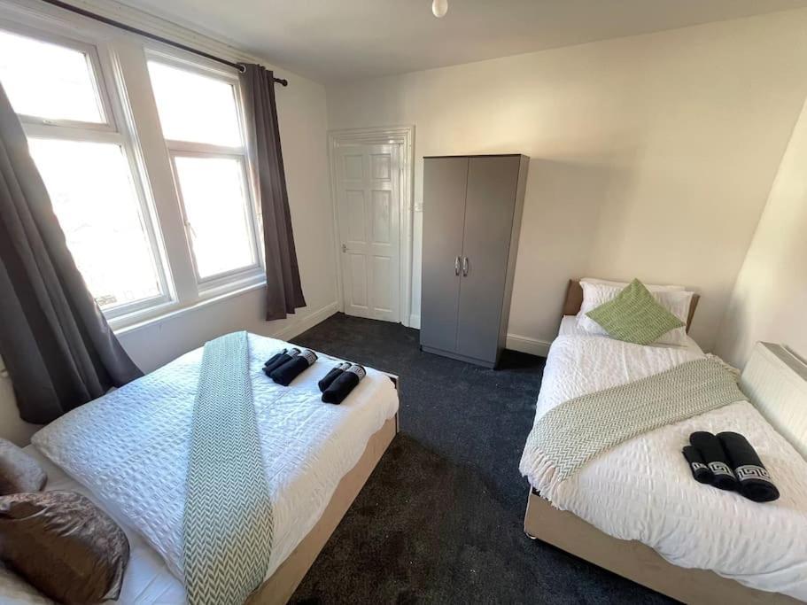 30 Percent Off Weekly Stays - 6 Bedroom House - 11 Beds Blackpool Exterior photo