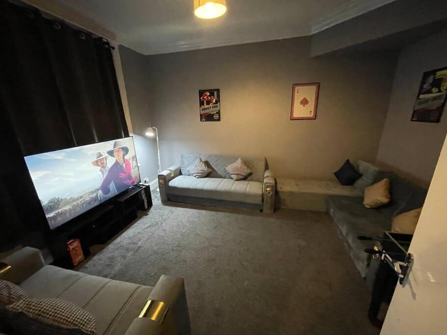 30 Percent Off Weekly Stays - 6 Bedroom House - 11 Beds Blackpool Exterior photo